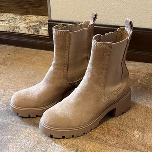 Steve Madden Women's Tan Chelsea Boots